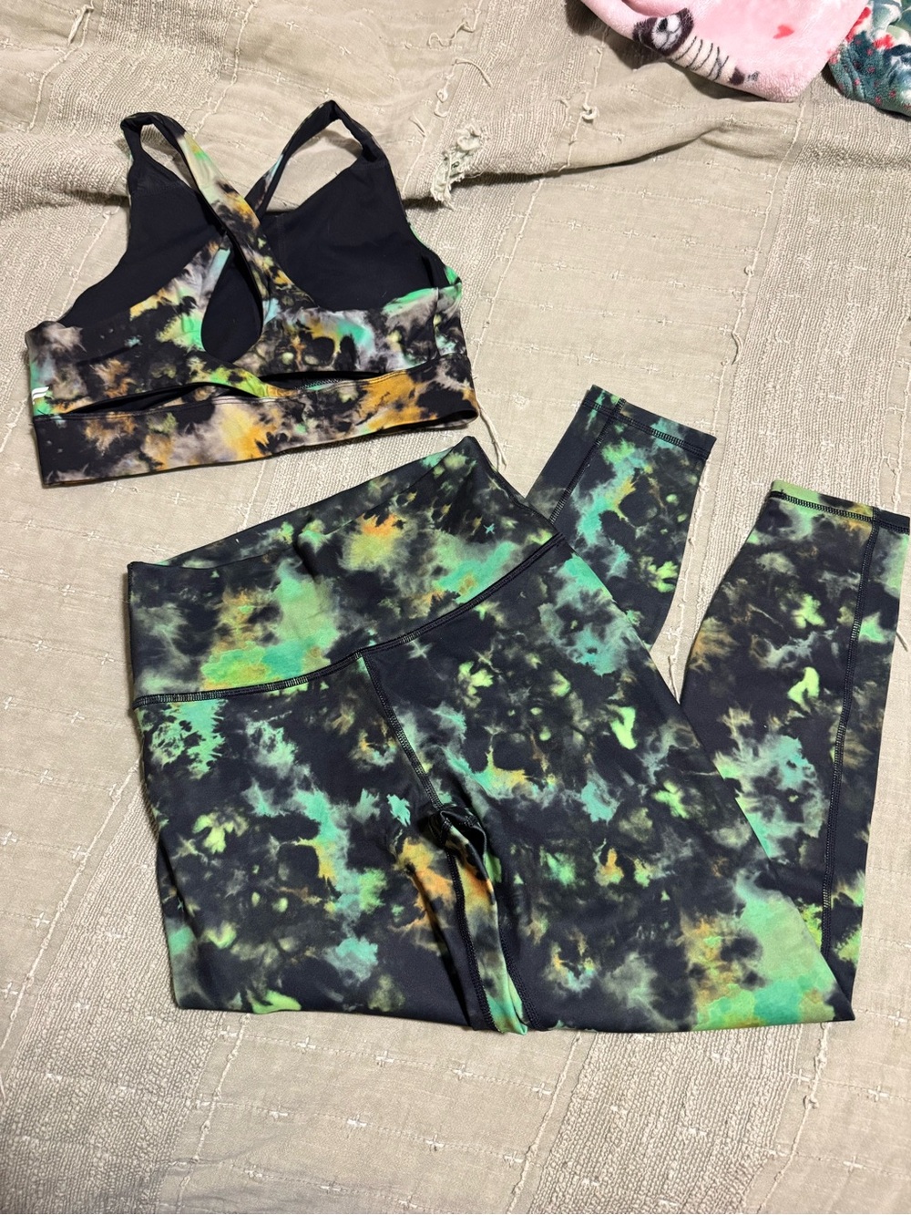 Fabletics Black Green Yellow Tie-Dye Leggings & Sports Bra Set